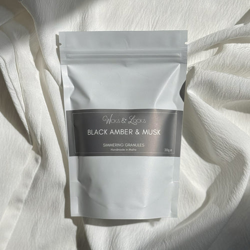 Wicks & Locks Black Amber & Musk - Simmering Granules
