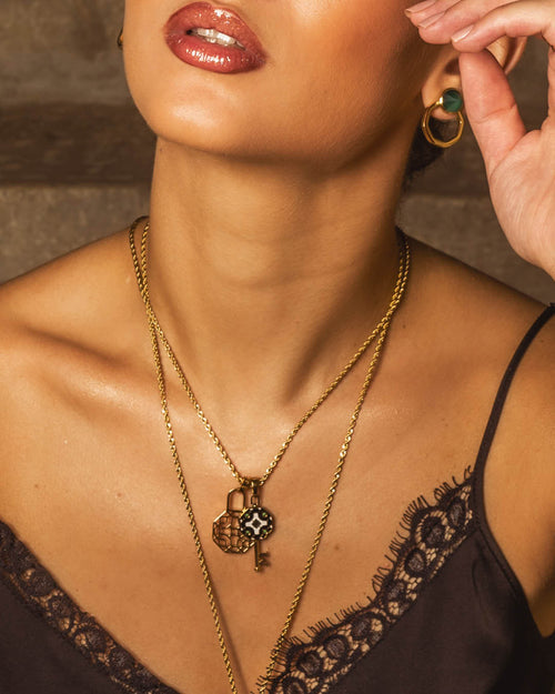 Maduma Muftieħ Pendant, Gold