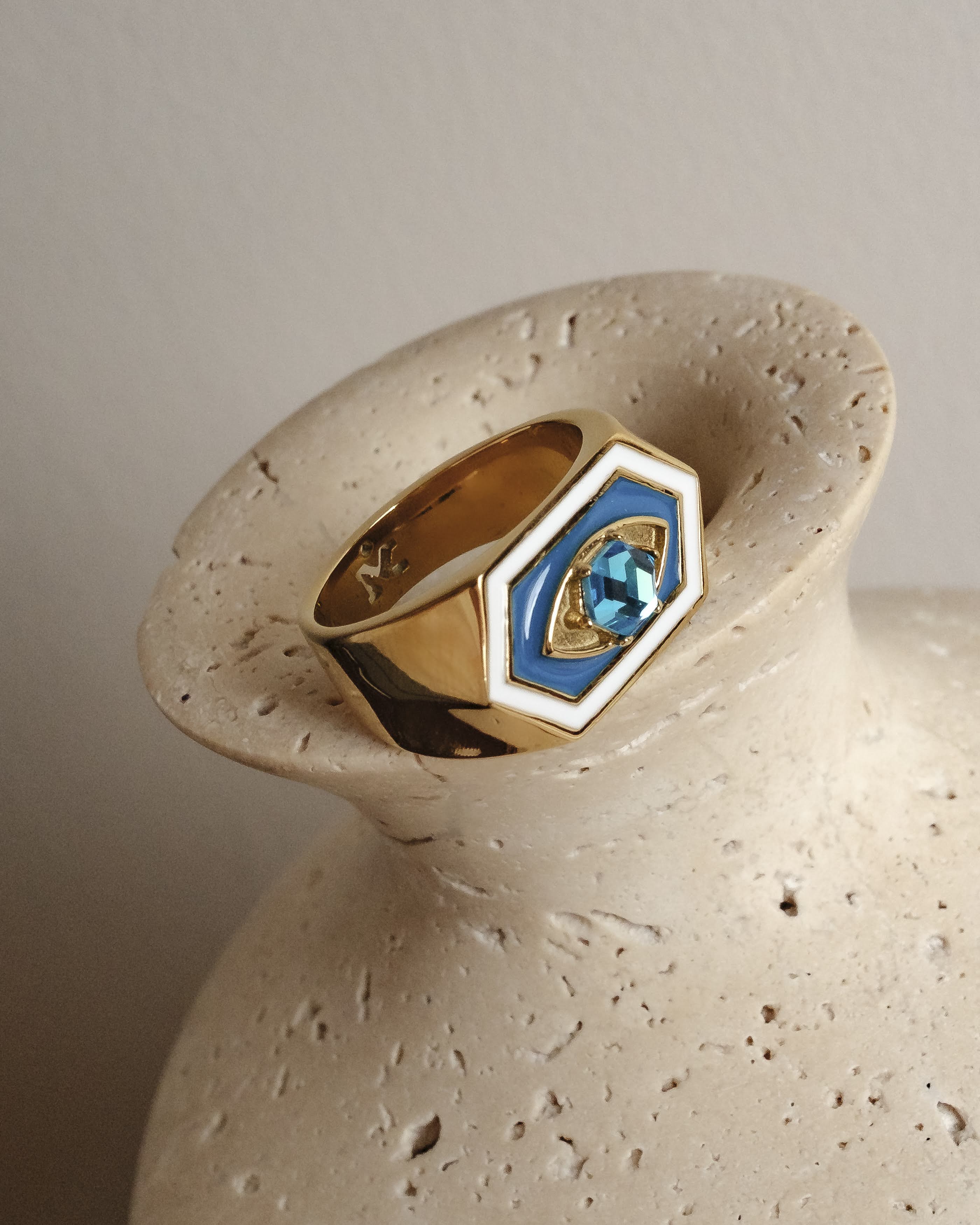 Travel-friendly jewellery – pieces to take on your next adventure