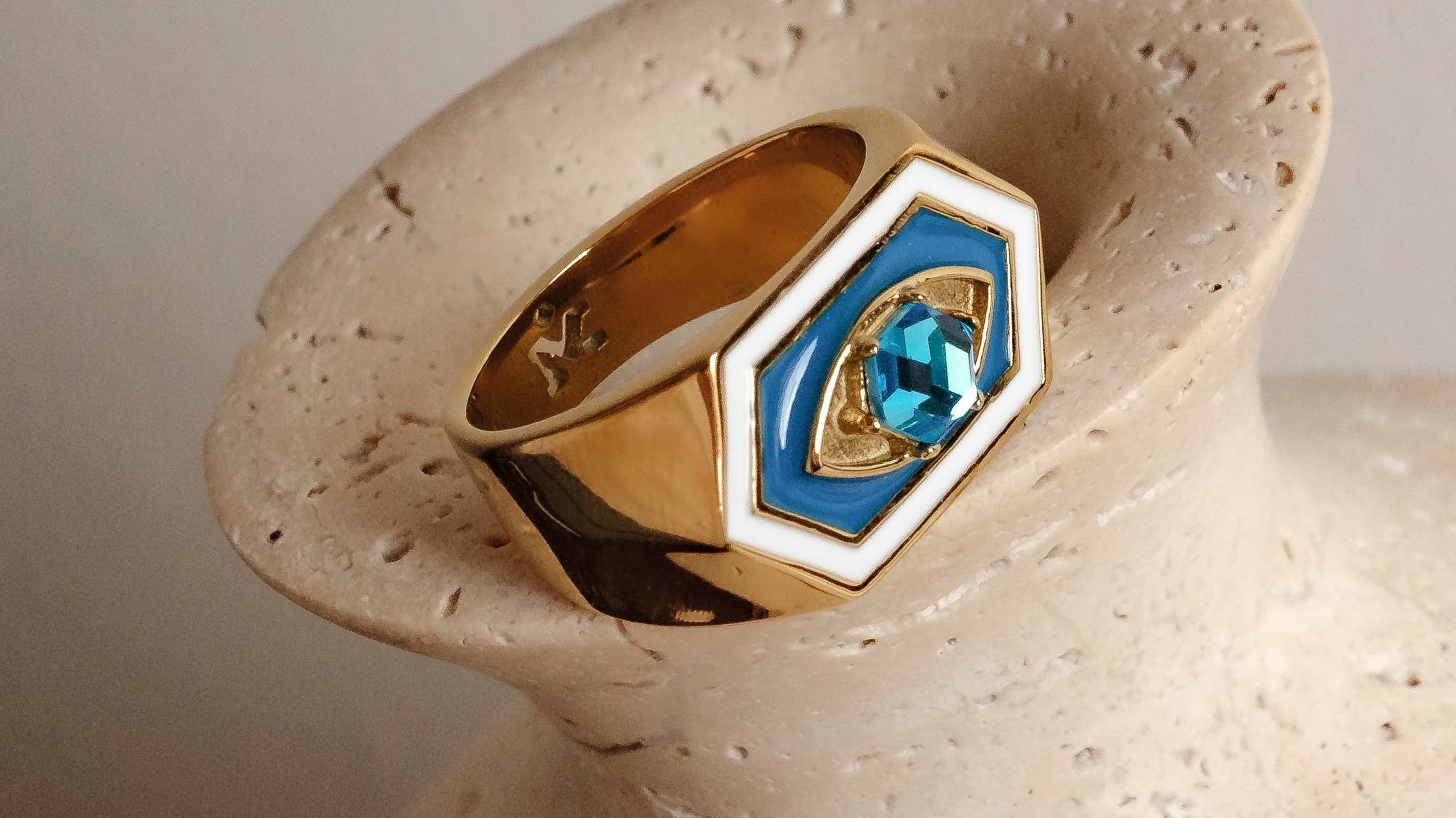 Travel-friendly jewellery – pieces to take on your next adventure