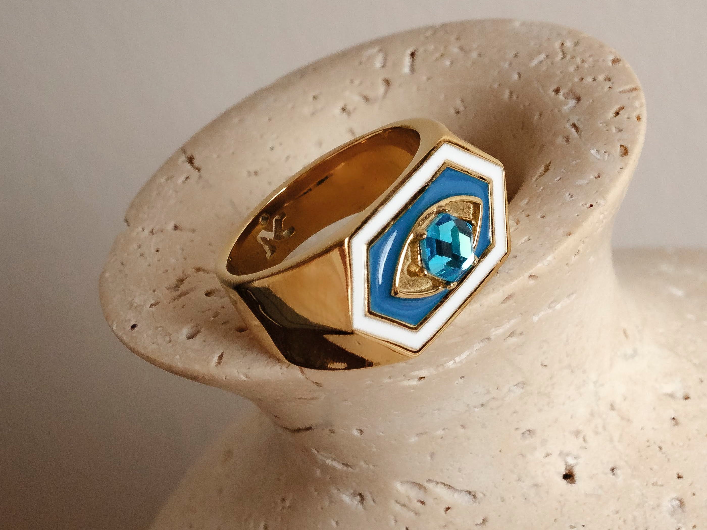 Travel-friendly jewellery – pieces to take on your next adventure