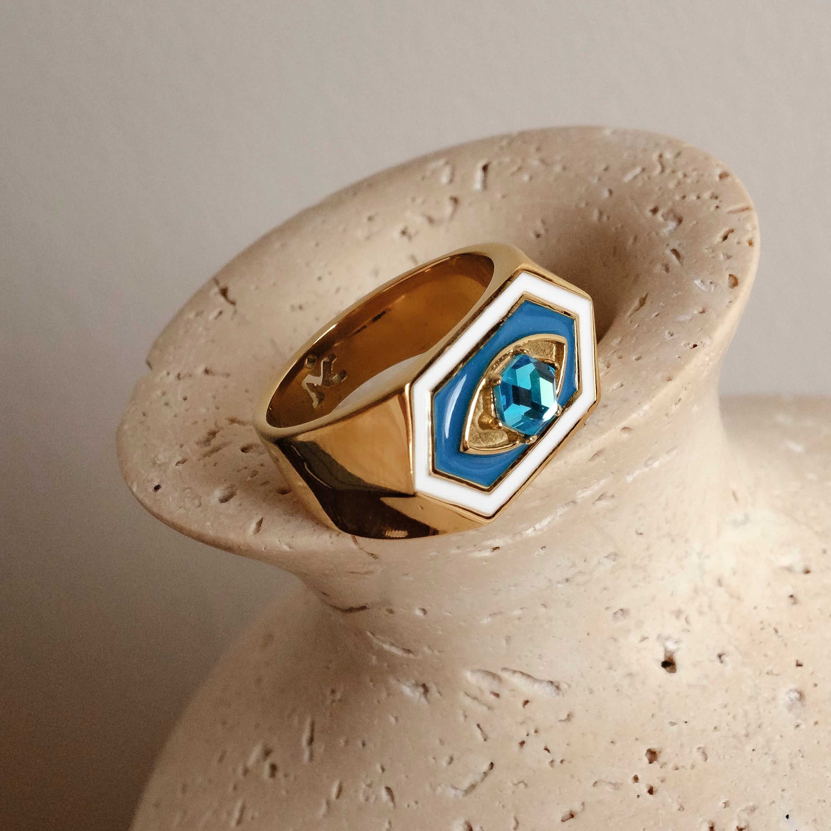 Travel-friendly jewellery – pieces to take on your next adventure