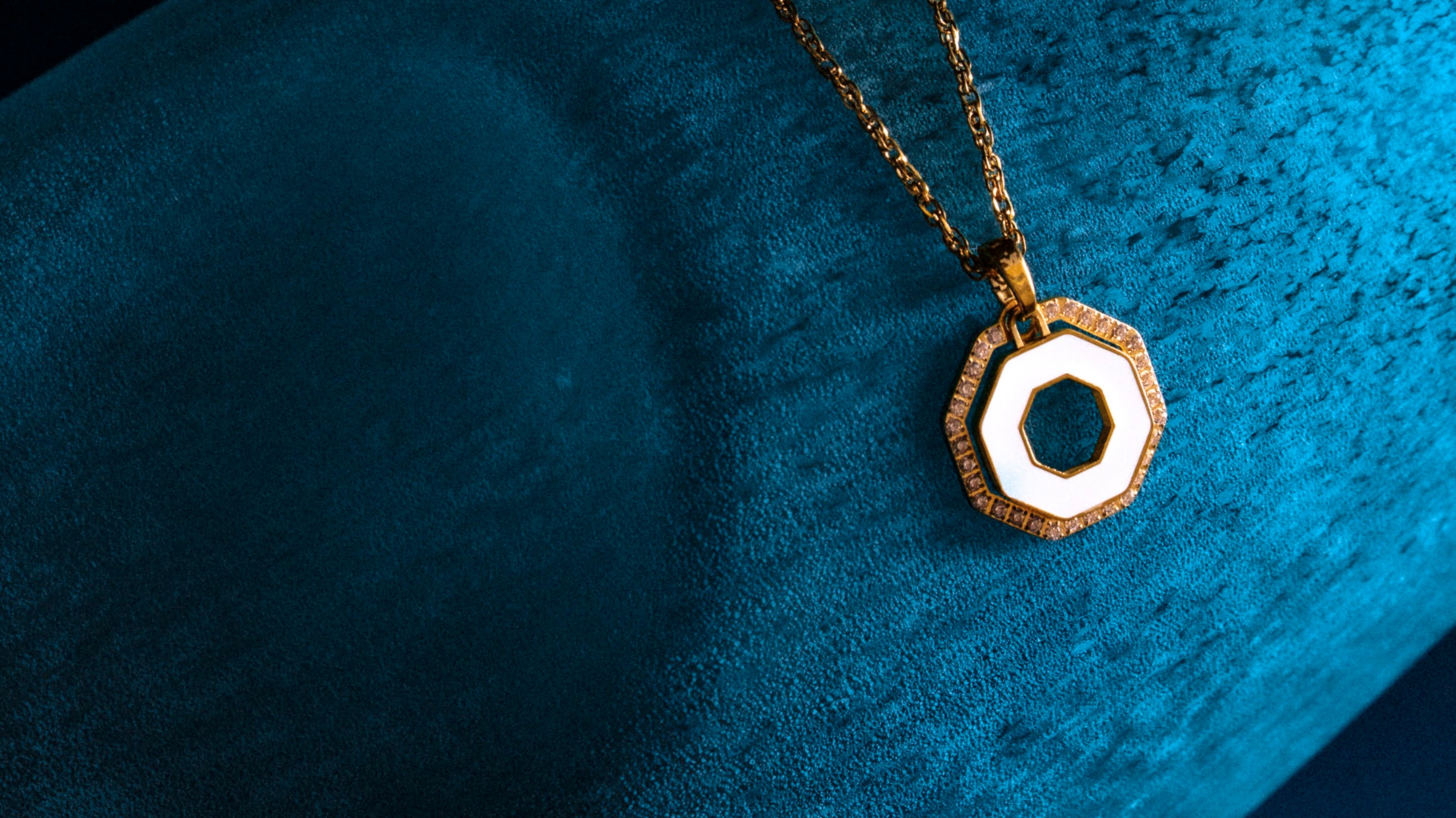 How to pick the right jewellery colour for your skin tone