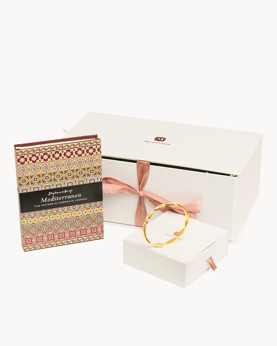How to gift jewellery to your teacher: thoughtful ideas for any occasion