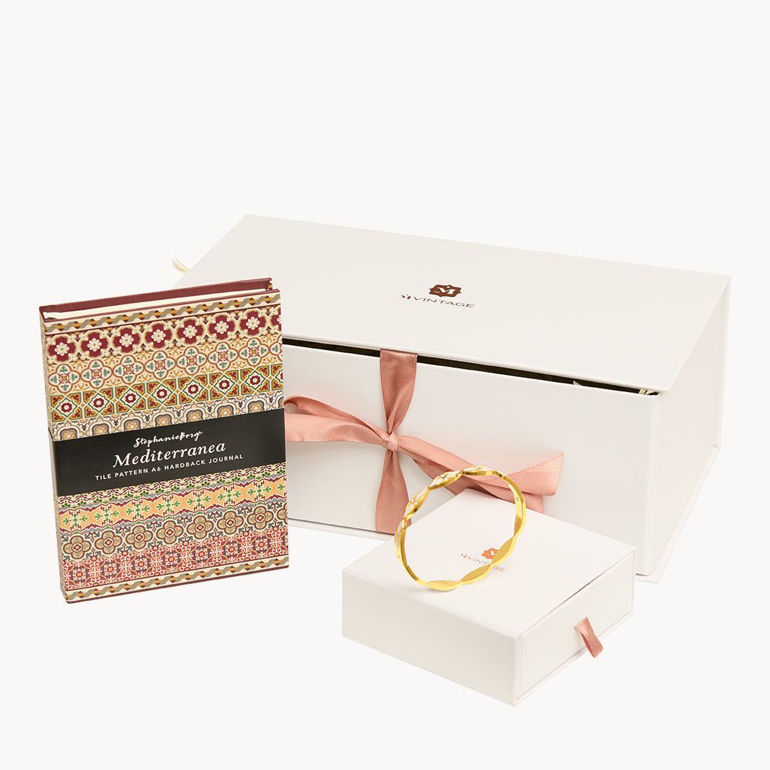 How to gift jewellery to your teacher: thoughtful ideas for any occasion