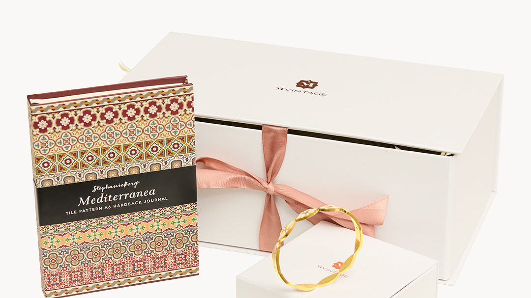 How to gift jewellery to your teacher: thoughtful ideas for any occasion