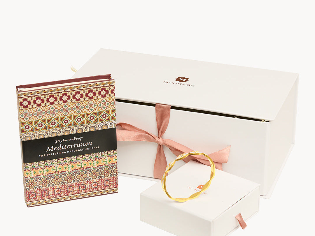 How to gift jewellery to your teacher: thoughtful ideas for any occasion