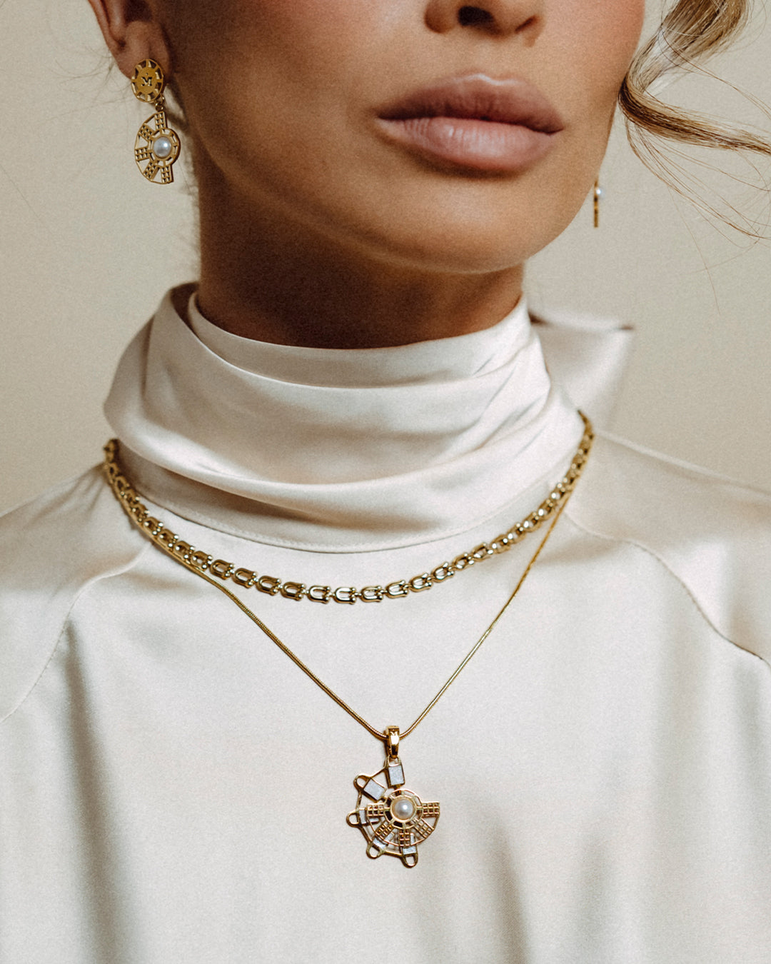 Mithna Rotating Pendant