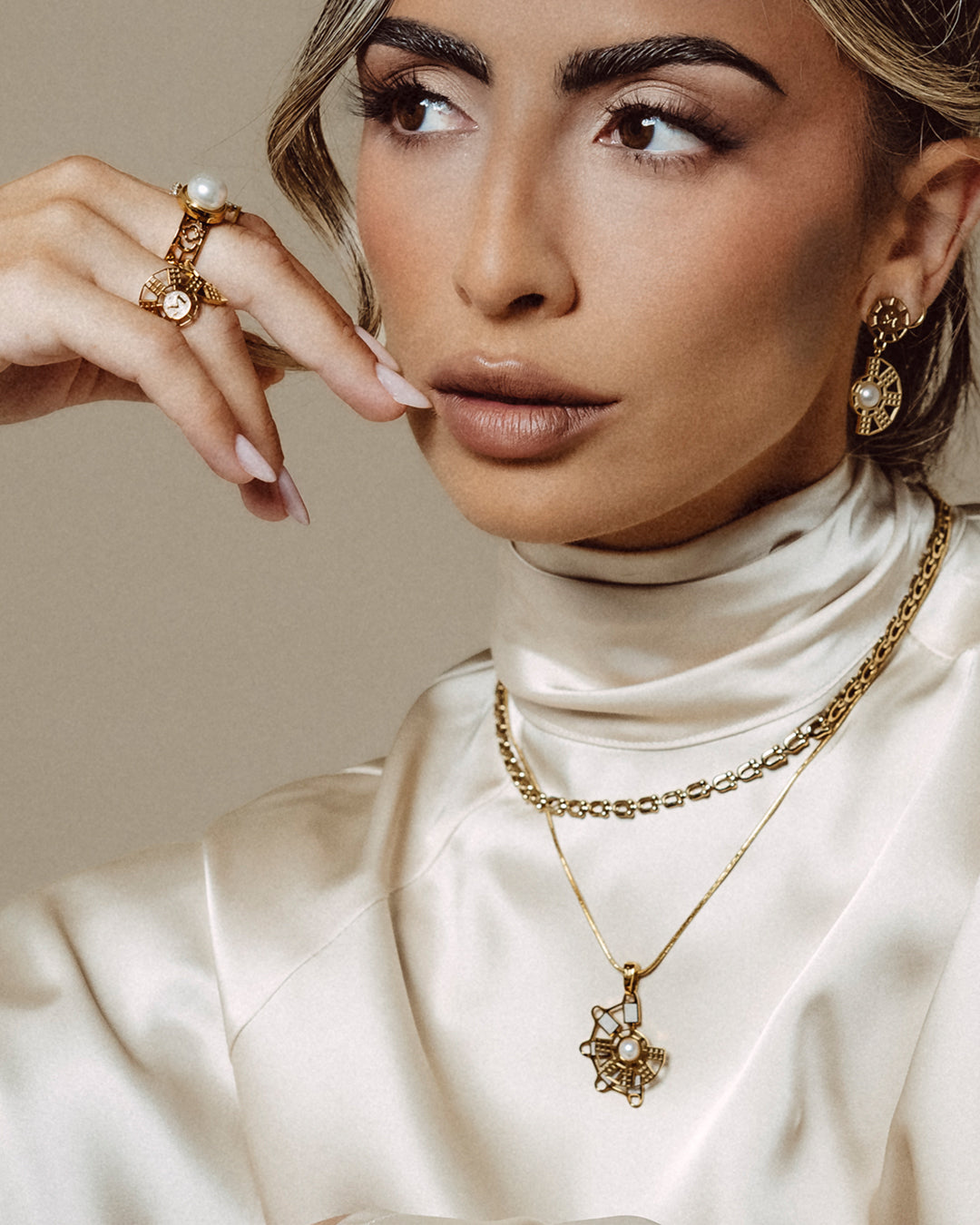 Rotating Mithna Pendant Set