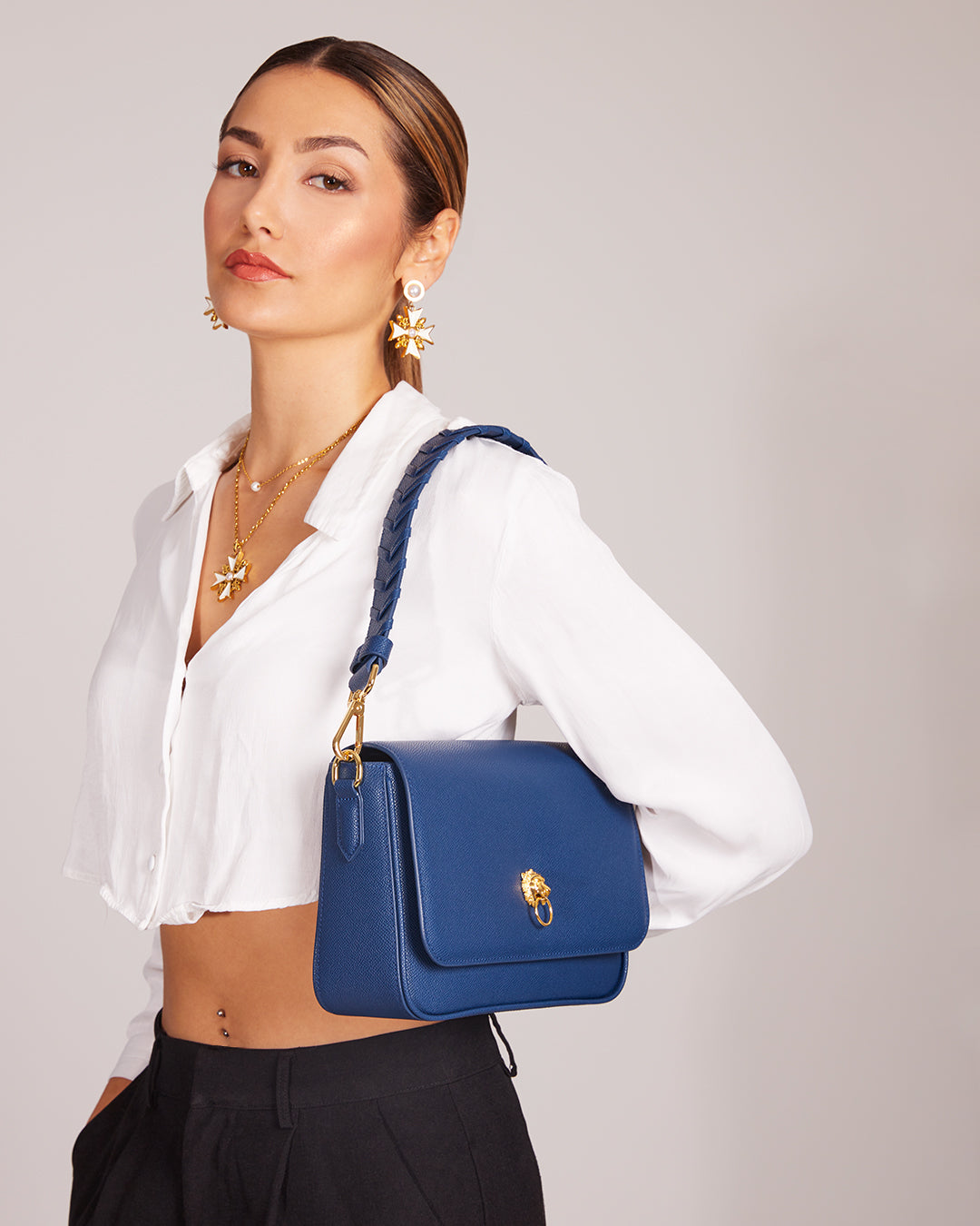 Blue Bloom Lion Ħabbata Handbag