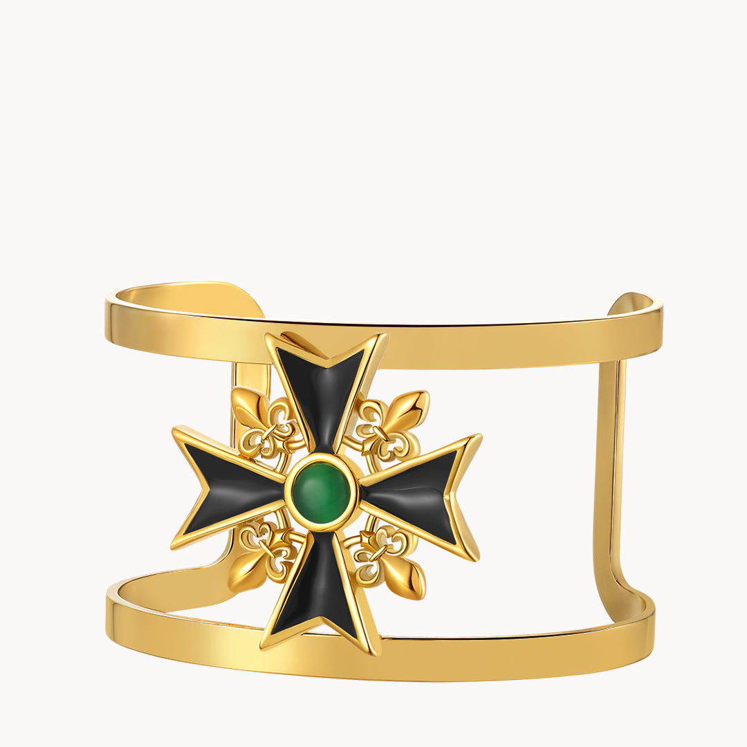 Confidence Emerald Cat Eye Kavallieri Statement Bangle