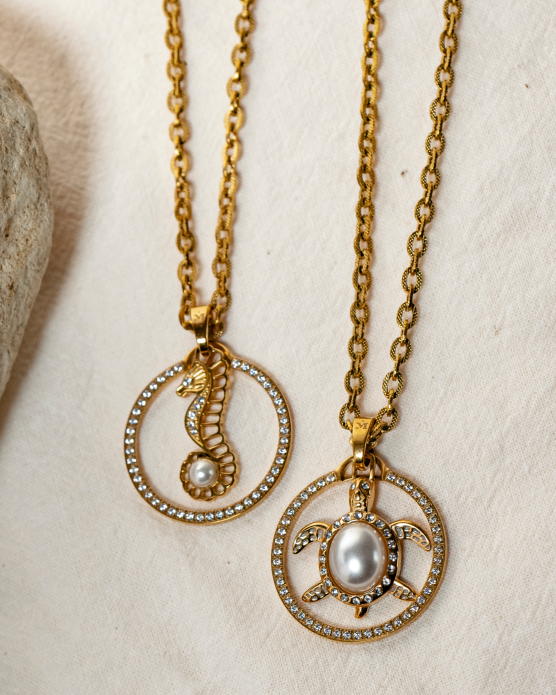 Timeless Pearl Seahorse Halo Necklace Set