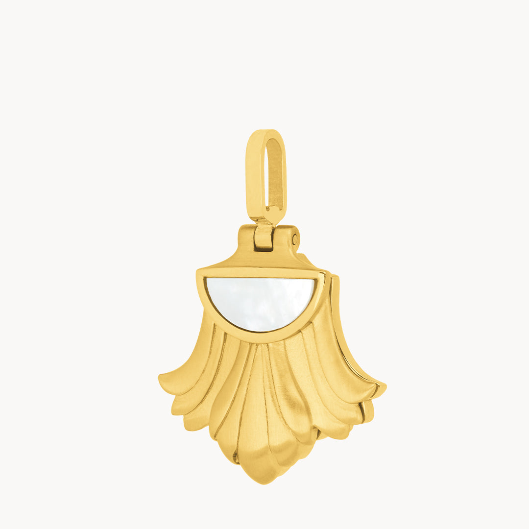 Protection Carnation Engraveable Ma Locket Pendant, Gold