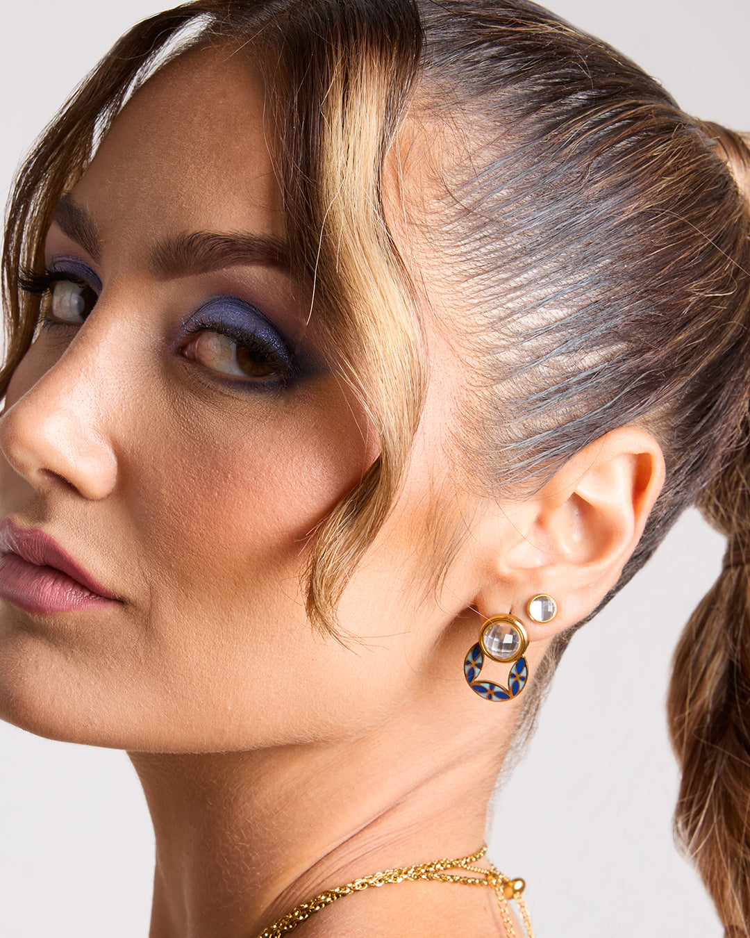 Ġnejna Maduma Blue Dainty Twist Stud Earrings