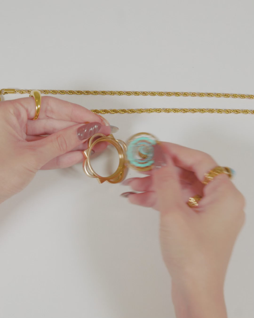 Mvintage Tritoni Dainty Twist Pendant