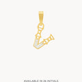 V Dainty  Siġill Initial Pendant