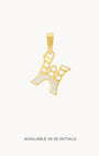 W Dainty Siġill Initial Pendant